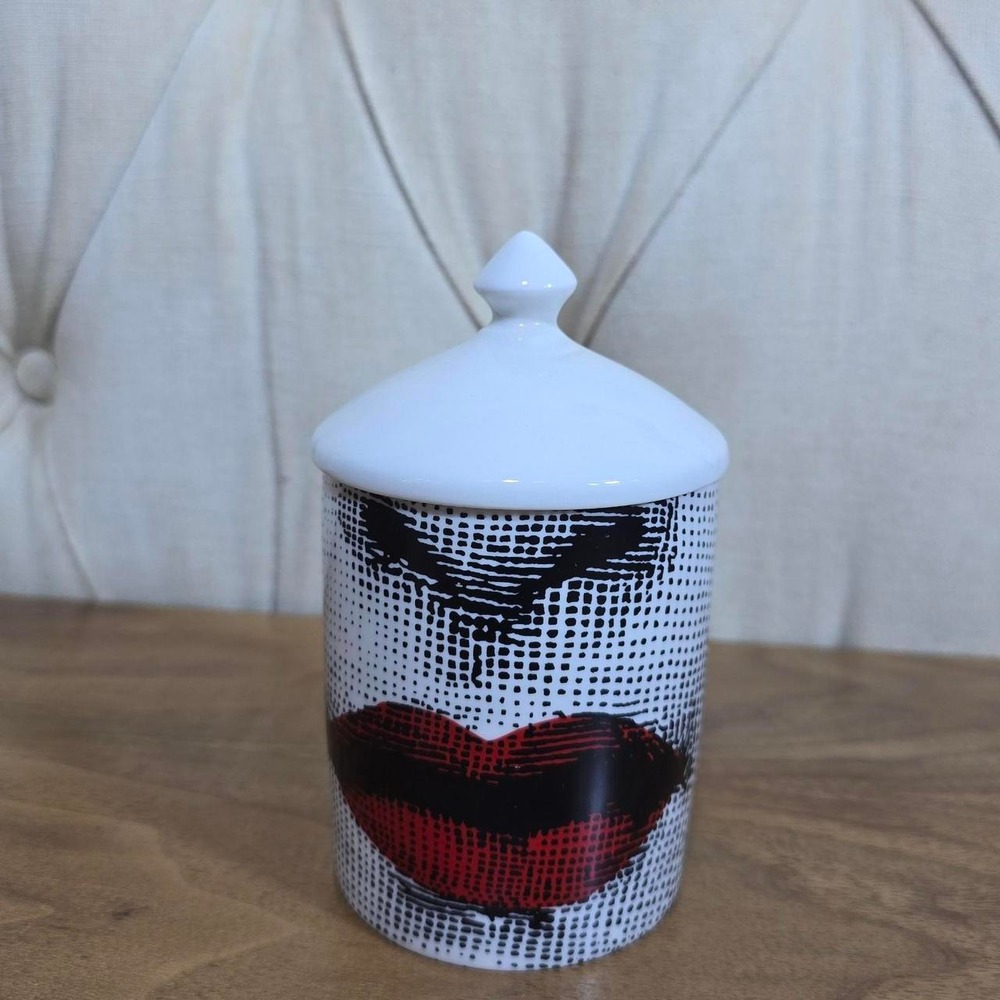 Pop art lips ceramic jar with lid